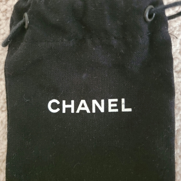 Chanel CC Logo Necklace - Picture 6 of 8